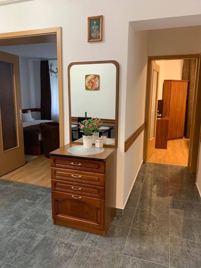 Konig Apartman ヘーヴィーズ エクステリア 写真