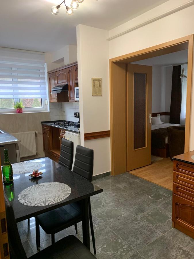 Konig Apartman ヘーヴィーズ エクステリア 写真