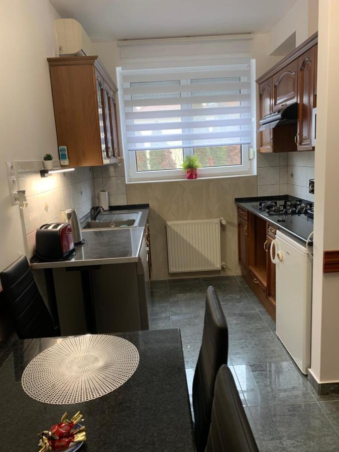 Konig Apartman ヘーヴィーズ エクステリア 写真